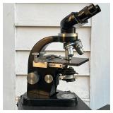 LEITZ WETZLAR ANTIQUE MICROSCOPE  | In fitted case with accessories - l. 14.5 x w. 9 x h. 11 in Cond