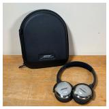 PAIR BOSE QUIETCOMFORT 3  | Bose noise cancelling headphones in a conforming hard shell carrying cas