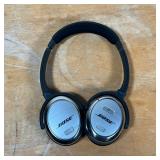PAIR BOSE QUIETCOMFORT 3  | Bose noise cancelling headphones in a conforming hard shell carrying cas