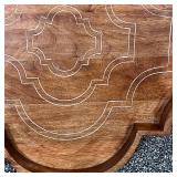 PIER 1 WOOD TRAY  | Shaped tray with incised decoration, having two handles, made in India - l. 23.5