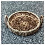 BASKET TRAY  | Large round basket tray with handles and contrasting wicker - h. 3.5 x dia. 20.5 in.