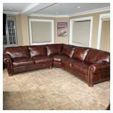 THOMASVILLE LEATHER SECTIONAL SOFA  | In nearly new condition, brown leather L-shaped couch in 3 sec