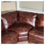 THOMASVILLE LEATHER SECTIONAL SOFA  | In nearly new condition, brown leather L-shaped couch in 3 sec