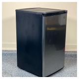 SANYO MINI REFRIGERATOR  | Mini fridge model number SR-4433S