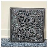 CARVED DECORATED MIRROR  | Framed mirror under a carved and painted wood acanthus decoration - w. 18