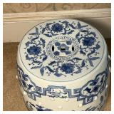  dragon, phoenix, and flowers, with applied porcelain and openwork decoration - h. 17.5 x dia. 13.5 