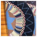 OVAL HOOKED MAT  |  With two blue stars within colorful borders - l. 4 x w. 3 in.