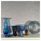(7pc) COLLECTION DECORATIVE OBJECTS  |  Including a blue glass vase, a blue dotted glass vase cup, a
