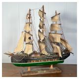 MODEL SHIP  |   Fragata siglo XVIII - w. 17 1/2 x h. 17 1/4 in.