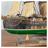 MODEL SHIP  |   Fragata siglo XVIII - w. 17 1/2 x h. 17 1/4 in.