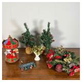 (6pc) MISC CHRISTMAS DECOR  |   Including a small wreath, pair of mini trees, and a battery operated