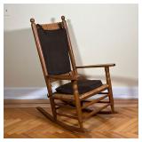 CAROLINA ROCKER  |   P&P Chair Company, wood rocking chair with a rush seat and backrest - l. 32.5 x