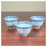 (3pc) CHINESE BLUE AND WHITE CUPS  | Porcelain cups with blue and white pass-through decoration, eac
