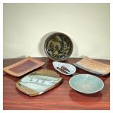 (6pc) MISC POTTERY TRAYS  | Including a green ashtray with design on the inside (dia. 7 1/4 in. x h.
