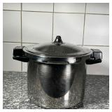 KUHN RIKON PRESSURE COOKER  | Duromatic stove top pressure cooker of large size, with lid, Swiss mad