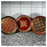 (3pc) ITALIAN LACQUERED PLATES  | With incised and gilt decoration - dia. 11 1/2 in.