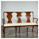 QUEEN ANNE STYLE TRIPLE CHAIR BACK SETTEE | Of nicely figured wood, with vasiform back, with striped