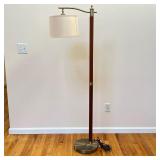 BRASS & WOOD FLOOR LAMP | Floor lamp with channeled wood and brass stand - l. 19 x h. 62.75 x dia. 1