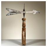 TIN COUNTRY WEATHERVANE | Tin and painted wood arrow-form weathervane. w. 20 x h. 25 in 