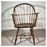 SACK-BACK WINDSOR CHAIR | Wide, rounded back chair with spindle legs. - l. 17 x w. 25.5 x h. 36 in 