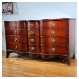 DREXEL SERPENTINE FRONT TRIPLE DRESSER | Long chest of drawers - l. 62 x w. 21 x h. 35 in 