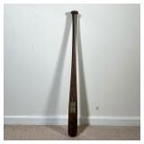 HANK AARON COMMEMORATIVE BAT | Louisville Slugger baseball bar celebrating Hank Aaron’s home run rec