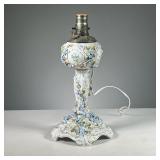 HAND PAINTED FLORAL LAMP | Fancy porcelain table lamp, having hand painted applied flowers with gilt