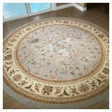 SAFAVIEH LYNDHURST ROUND RUG | Gray with a beige border and Viney floral decoration. - dia. 117 in