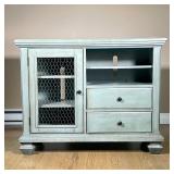 BROYHILL FURNITURE CONSOLE CABINET | Green side table/media stand, featuring 3 shelves behind chicke