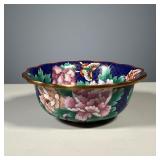 CHINESE CLOISONNÉ BOWL | Blue cloisonné bowl with floral motif and scalloped edges. - h. 3 x dia. 7.
