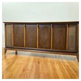 MAGNAVOX STEREO CONSOLE | Long mid-century modern stereo console with built-in record player by Magn