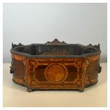 ANTIQUE JARDINIERE | Contrasting inlay / veneer with metal hardware, on four feet. - l. 14-1/2 x w. 