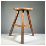 WOOD TRIPOD STOOL | Early wooden tripod stool of small size, with conjoined stretcher. - h. 18n x di