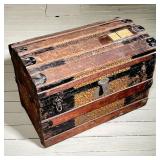 DOME TOP TRUNK | Dome Top storage trunk with embossed metal panels. - l. 28 x w. 17 x h. 18 in