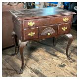 QUEEN ANNE STYLE LOWBOY | Mahogany Queen Anne style lowboy; a low cutlery storage drawer above three
