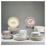 LARGE GROUP MISCELLANEOUS PLATES | Including Italian faïence, international heartland, Royal, Albert