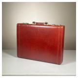 SMALL BROWN LEATHER BRIEFCASE | Brown leather briefcase featuring 2 back pockets, pen holders, small