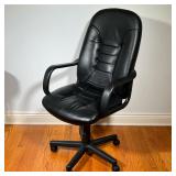 BLACK DESK CHAIR | Black Office Desk Chair with arms, and adjustable seat height. - l. 25 x w. 21 x 