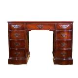 Kneehole Mahogany Desk | Kneehole mahogany Chippendale-style desk with convex drawer fronts, inlaid 