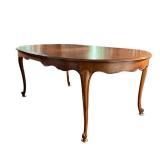 DREXEL FURNITURE DINING ROOM TABLE | Extension dining room table with cabriole carved legs. Leaf len
