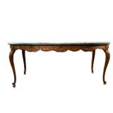 QUEEN ANNE EXTENSION DINING TABLE | Carved shell and floral relief border with carved cabriole legs,
