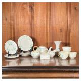 (17PC) BELLEEK CLOVER DISH SET | Includes: 4 teacups and saucer, creamer and sugar bowl; flower vase