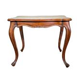 CHIPPENDALE STYLE SIDE TABLE | Carved Chippendale style end table. - l. 27 x w. 20 x h. 22 in 