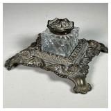 Owl Inkwell | Owl inkwell in iron with a brass finish. Owls on all four corners and inkwell. - l 5.5
