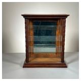 Oak Showcase | Showcase of small size with three glass shelves. Turned side moulding. - l. 11.5 x w.