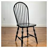 BLACK PAINTED WINDSOR CHAIR | 20th Century. - l. 18 x w. 15 x h. 37 in