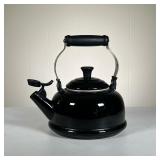 Le Creuset Teapot | Black enamel. - l. 10 x h. 10 in 