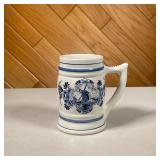 HAND PAINTED MUG | Hand-painted mug depicting scenes of Dutch windmills in the countryside. - l. 5 x