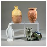 MIXED POTTERY & CERAMICS | A set of mixed pottery and ceramics including a hand-painted cat figurine