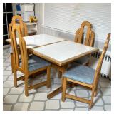 (5PC) RETRO EAT IN KITCHEN SET | Having a white tile, top table with oak frame and trestle base and 